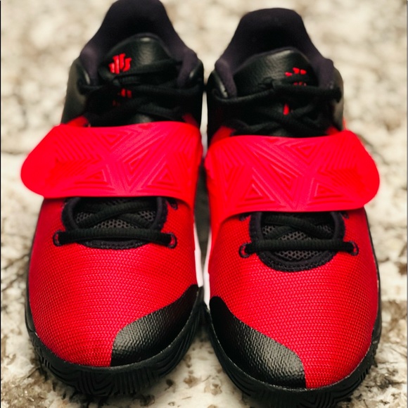 Nike Kids Kyrie Flytrap Causal Basketball Shoes. Big kid size 6.5Y. - Picture 3 of 12